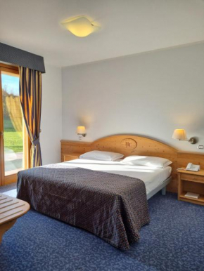 Гостиница Hotel Canova  Кавазо Дель Томба